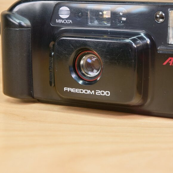 Minolta Freedom 200 Auto Focus Point and Shoot 35mm Film Camera, Made in Japan - Picture 3 of 9